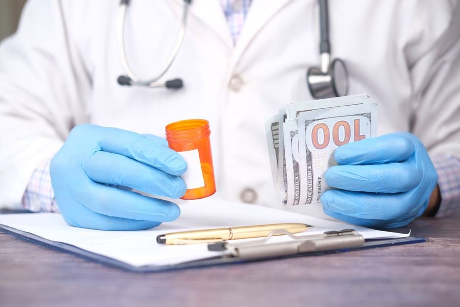 Medigap vs Medicare Advantage: Which Fits Your Budget?